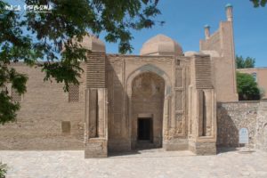 Wybudowany w XII wieku meczet Maghoki-Attar